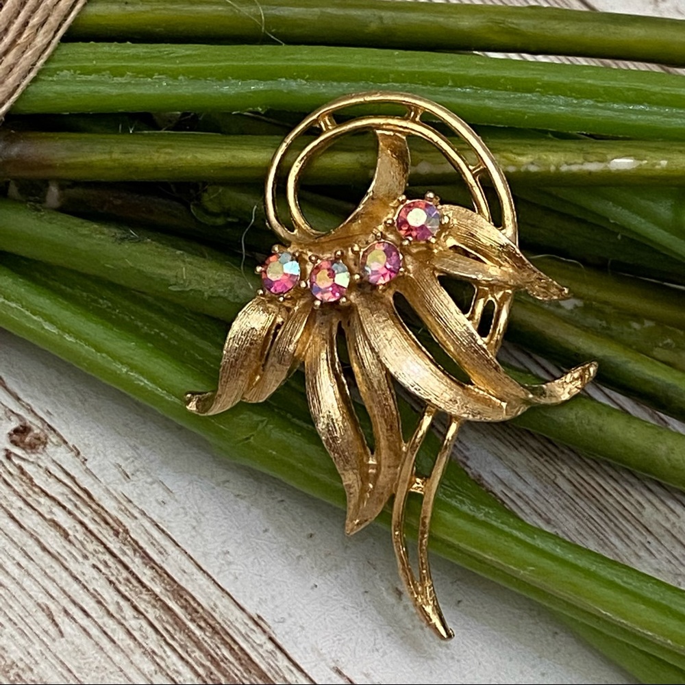 Vintage Unsigned Gold-tone Pink AB Crystal Flower Brooch